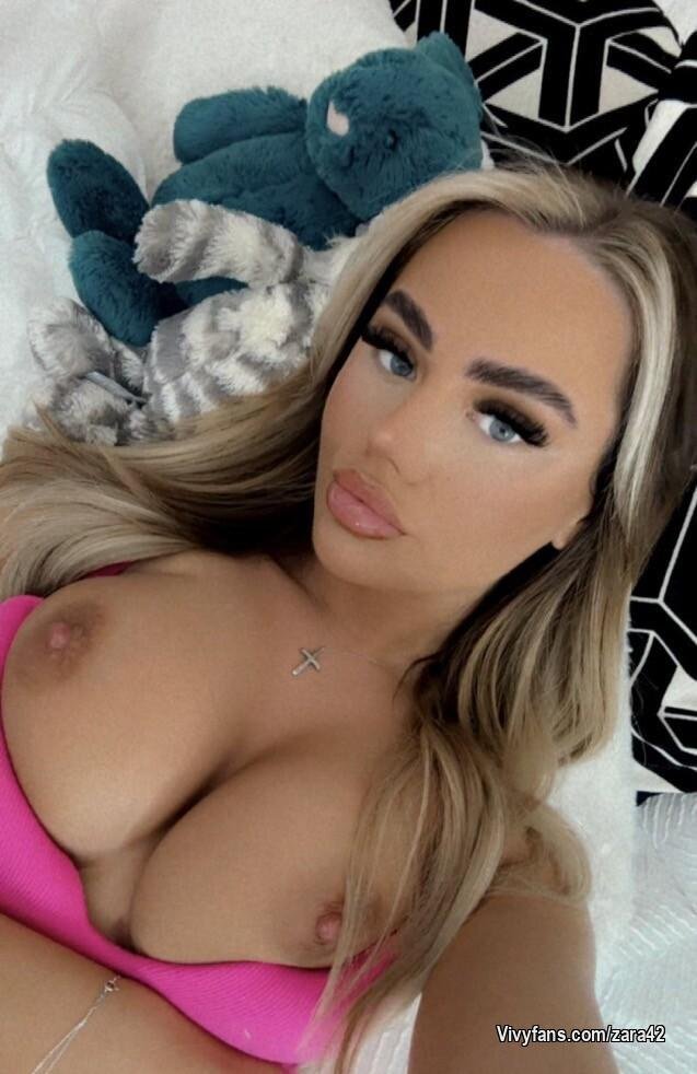 Today, the Mistress gives you a choice…😍

Look closely at the photo, let your desire speak before your mind does.I already know what you want — the question is, are you brave enough to choose it?😈